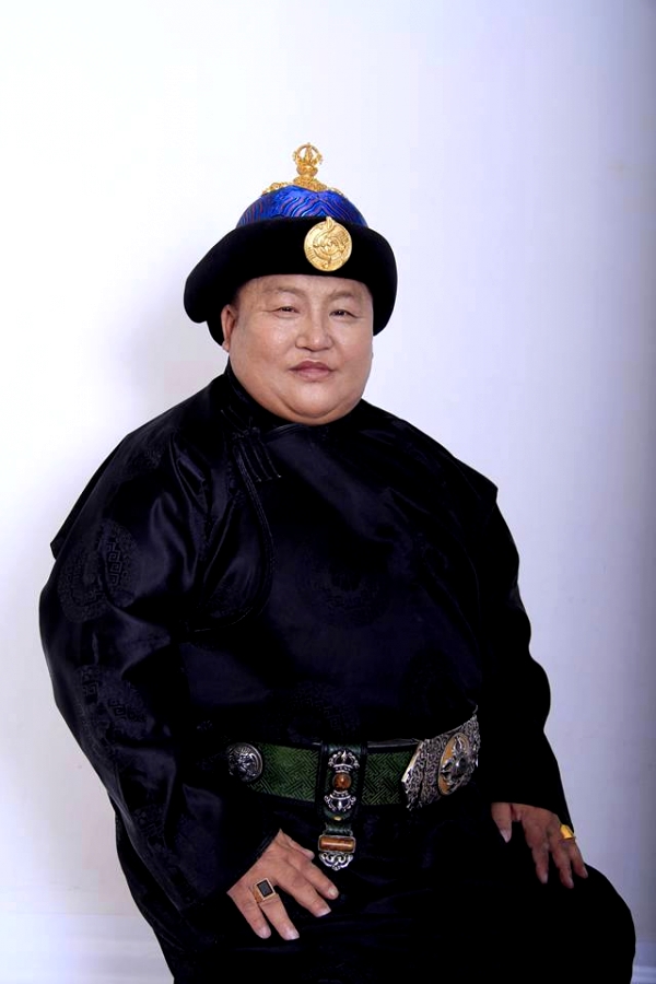 Гавьяат жүжигчин С.Батсүх хосуудад болон хадмуудад хүндэтгэл үзүүлнэ